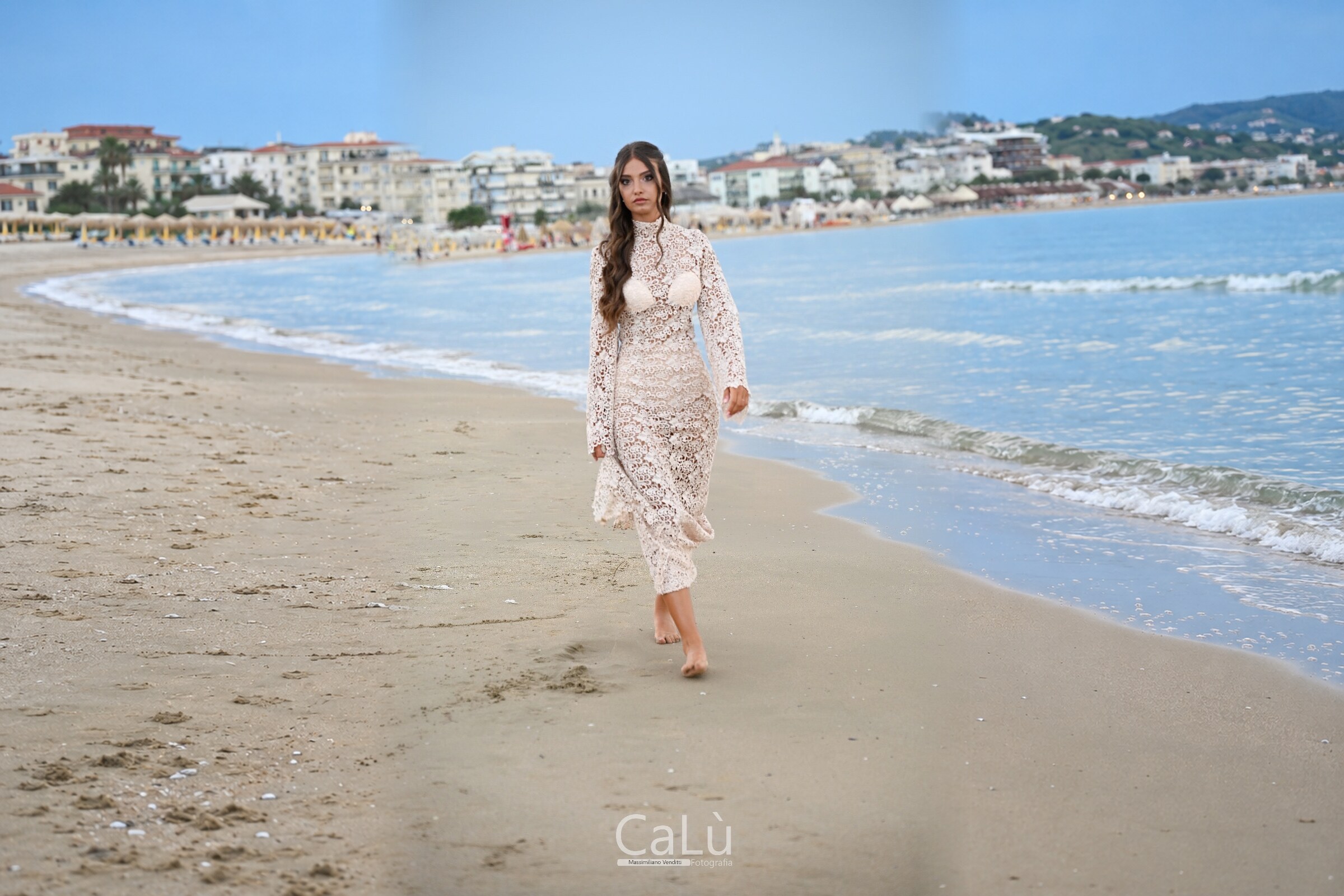 Servizio fotografico moda sulla spiaggia